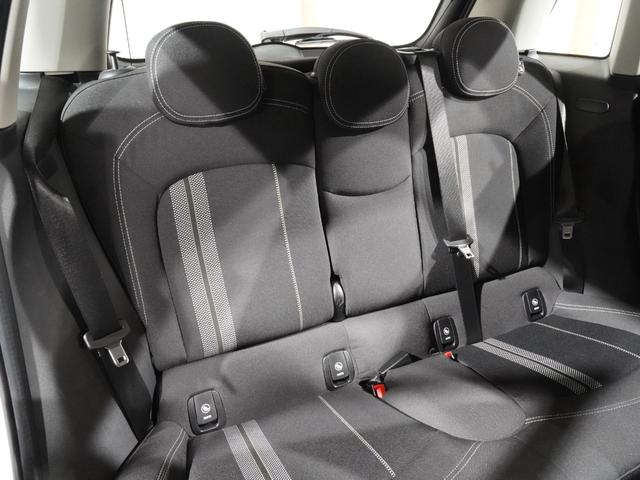 ＭＩＮＩ クーパーＳＤ　禁煙車　ヘッドアップディスプレイ　ＡｐｐｌｅＣａｒＰｌａｙ　ワイヤレスチャージ　純正ナビ　パーキングアシスト　リアカメラ　前後障害物センサー　アクティブクルコン　ドライビングモード　ＥＴＣ２．０整備付（34枚目）