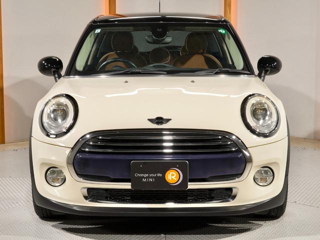 ＭＩＮＩ クーパーＤ　アクティブクルコン　リアカメラ　リア障害物センサー　コンフォートアクセス　衝突軽減ブレーキ　ストレージコンパートメントパッケージ　ＬＥＤヘッドライト／フォグランプ　ＣＡＢＡＮＡ　純正ナビ　ＥＴＣ整備付（8枚目）