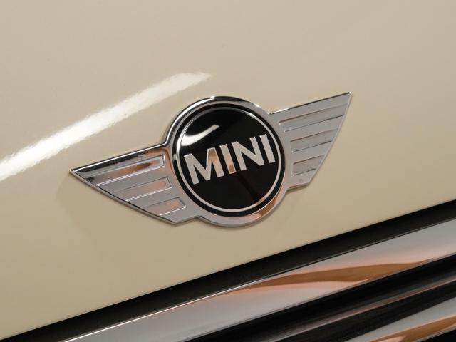 ＭＩＮＩ クーパーＤ　アクティブクルコン　リアカメラ　リア障害物センサー　コンフォートアクセス　衝突軽減ブレーキ　ストレージコンパートメントパッケージ　ＬＥＤヘッドライト／フォグランプ　ＣＡＢＡＮＡ　純正ナビ　ＥＴＣ整備付（22枚目）