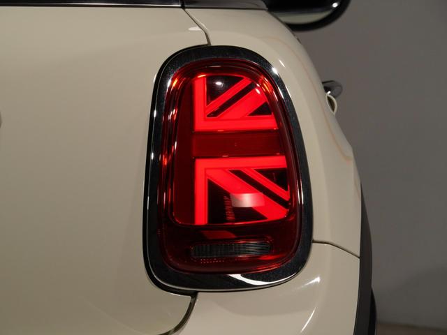 ＭＩＮＩ ヴィクトリア　特別仕様車　専用装備　禁煙車　純正ナビ　バックカメラ　アームレスト　マルチファンクション　ＬＥＤヘッドライト／フォグランプ　ＥＴＣ　整備付（28枚目）