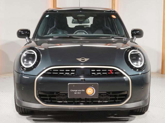 ＭＩＮＩ クーパーＳ　フェイバリット・トリム　禁煙車　ワンオーナー　ベスキンシート　シート＆ハンドルヒーター　ＡｐｐｌｅＣａｒＰｌａｙ　純正ナビ　ワイヤレスチャージ　前後カメラ　レーンアシスト　アクティブクルコン　ＥＴＣ２．０　整備付（9枚目）