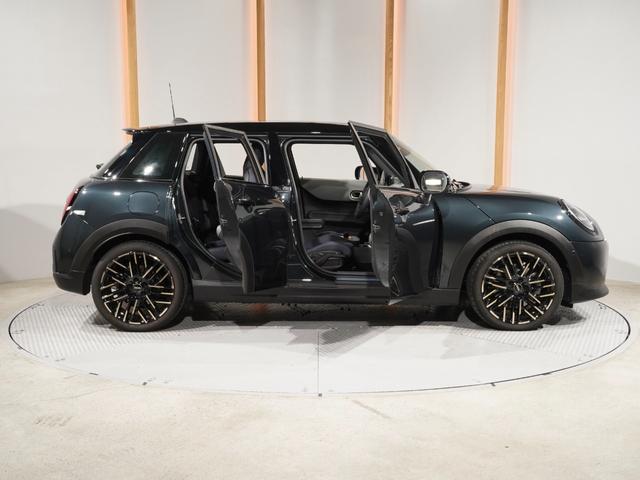 ＭＩＮＩ クーパーＳ　フェイバリット・トリム　禁煙車　ワンオーナー　ベスキンシート　シート＆ハンドルヒーター　ＡｐｐｌｅＣａｒＰｌａｙ　純正ナビ　ワイヤレスチャージ　前後カメラ　レーンアシスト　アクティブクルコン　ＥＴＣ２．０　整備付（25枚目）