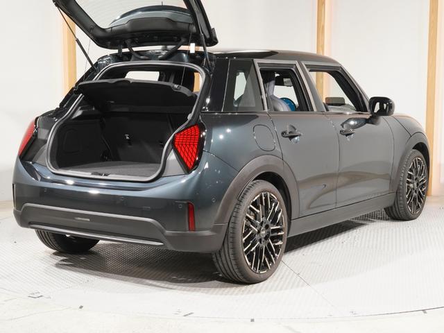 ＭＩＮＩ クーパーＳ　フェイバリット・トリム　禁煙車　ワンオーナー　ベスキンシート　シート＆ハンドルヒーター　ＡｐｐｌｅＣａｒＰｌａｙ　純正ナビ　ワイヤレスチャージ　前後カメラ　レーンアシスト　アクティブクルコン　ＥＴＣ２．０　整備付（30枚目）