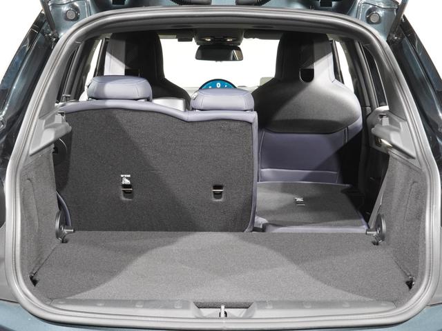 ＭＩＮＩ クーパーＳ　フェイバリット・トリム　禁煙車　ワンオーナー　ベスキンシート　シート＆ハンドルヒーター　ＡｐｐｌｅＣａｒＰｌａｙ　純正ナビ　ワイヤレスチャージ　前後カメラ　レーンアシスト　アクティブクルコン　ＥＴＣ２．０　整備付（32枚目）