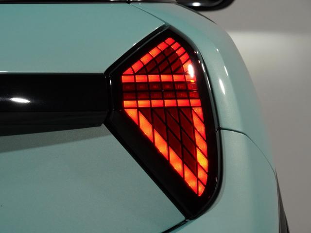 ＭＩＮＩ クーパーＣ　フェイバリット・トリム　禁煙車　ワンオーナー　ベスキン／ベージュ　シート＆ハンドルヒーター　ワイヤレスチャージ　ヘッドアップディスプレイ　リアカメラ　前後障害物センサー　レーンキーピングアシスト　純正ナビ　ＥＴＣ２．０整備付（29枚目）