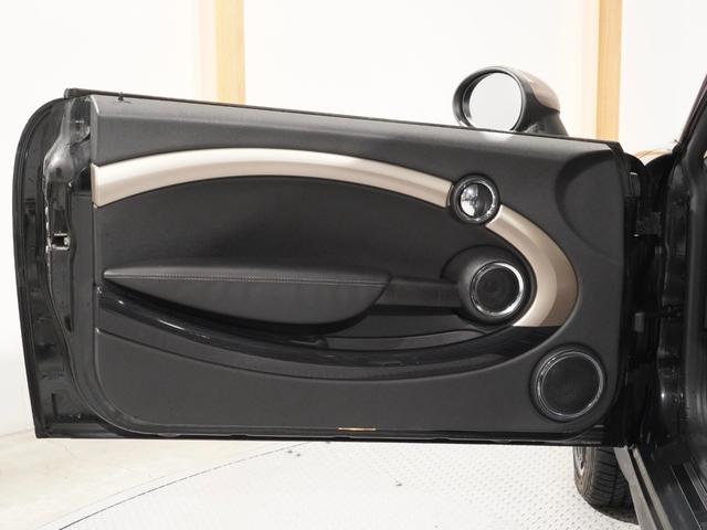 MINI クーパーS ボンドストリート 限定車 専用装備 レザーシート シートヒーター 専用ルーフ/クールシャンパン バイキセノンヘッドライト オートエアコンディショナー レザーステアリング ETC 整備付(13枚目)
