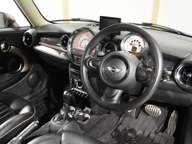 MINI クーパーS ボンドストリート 限定車 専用装備 レザーシート シートヒーター 専用ルーフ/クールシャンパン バイキセノンヘッドライト オートエアコンディショナー レザーステアリング ETC 整備付(15枚目)