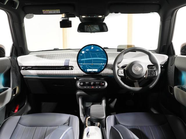 MINI クーパーSE フェイバリット・トリム 禁煙車 ベスキンシート シート&ハンドルヒーター バックカメラ 前後障害物センサー レーンキーピングアシスト 後車衝突警告 AppleCarPlay ヘッドアップディスプレイ  ETC2.0 整備付(4枚目)