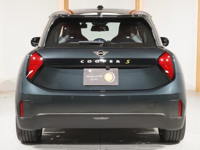 MINI クーパーSE フェイバリット・トリム 禁煙車 ベスキンシート シート&ハンドルヒーター バックカメラ 前後障害物センサー レーンキーピングアシスト 後車衝突警告 AppleCarPlay ヘッドアップディスプレイ  ETC2.0 整備付(10枚目)