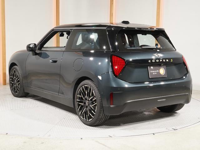 MINI クーパーSE フェイバリット・トリム 禁煙車 ベスキンシート シート&ハンドルヒーター バックカメラ 前後障害物センサー レーンキーピングアシスト 後車衝突警告 AppleCarPlay ヘッドアップディスプレイ  ETC2.0 整備付(11枚目)