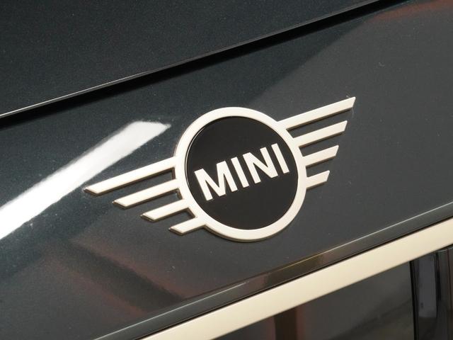 MINI クーパーSE フェイバリット・トリム 禁煙車 ベスキンシート シート&ハンドルヒーター バックカメラ 前後障害物センサー レーンキーピングアシスト 後車衝突警告 AppleCarPlay ヘッドアップディスプレイ  ETC2.0 整備付(23枚目)