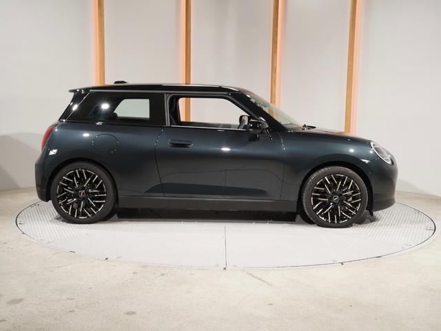 MINI クーパーSE フェイバリット・トリム 禁煙車 ベスキンシート シート&ハンドルヒーター バックカメラ 前後障害物センサー レーンキーピングアシスト 後車衝突警告 AppleCarPlay ヘッドアップディスプレイ  ETC2.0 整備付(24枚目)