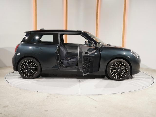 MINI クーパーSE フェイバリット・トリム 禁煙車 ベスキンシート シート&ハンドルヒーター バックカメラ 前後障害物センサー レーンキーピングアシスト 後車衝突警告 AppleCarPlay ヘッドアップディスプレイ  ETC2.0 整備付(25枚目)
