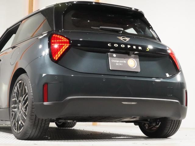 MINI クーパーSE フェイバリット・トリム 禁煙車 ベスキンシート シート&ハンドルヒーター バックカメラ 前後障害物センサー レーンキーピングアシスト 後車衝突警告 AppleCarPlay ヘッドアップディスプレイ  ETC2.0 整備付(29枚目)
