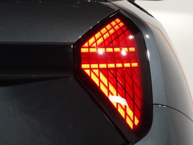 MINI クーパーSE フェイバリット・トリム 禁煙車 ベスキンシート シート&ハンドルヒーター バックカメラ 前後障害物センサー レーンキーピングアシスト 後車衝突警告 AppleCarPlay ヘッドアップディスプレイ  ETC2.0 整備付(30枚目)