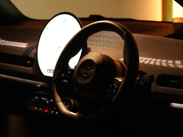 MINI クーパーSE フェイバリット・トリム 禁煙車 ベスキンシート シート&ハンドルヒーター バックカメラ 前後障害物センサー レーンキーピングアシスト 後車衝突警告 AppleCarPlay ヘッドアップディスプレイ  ETC2.0 整備付(43枚目)