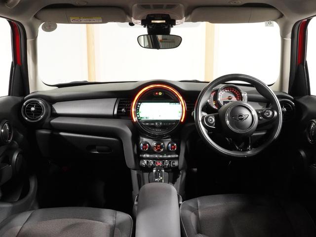 MINI クーパー 禁煙車 ワンオーナー コンフォートアクセス パーキングアシスト バックカメラ 前後障害物センサー LEDヘッドライト/フォグランプ ストレージコンパートメントパッケージ 純正ナビ ETC 整備付(4枚目)