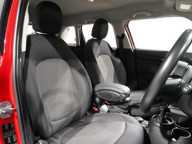 MINI クーパー 禁煙車 ワンオーナー コンフォートアクセス パーキングアシスト バックカメラ 前後障害物センサー LEDヘッドライト/フォグランプ ストレージコンパートメントパッケージ 純正ナビ ETC 整備付(5枚目)