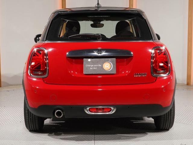 MINI クーパー 禁煙車 ワンオーナー コンフォートアクセス パーキングアシスト バックカメラ 前後障害物センサー LEDヘッドライト/フォグランプ ストレージコンパートメントパッケージ 純正ナビ ETC 整備付(9枚目)