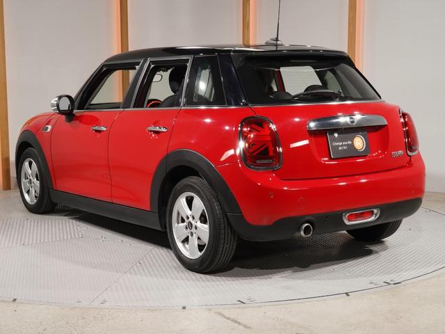 MINI クーパー 禁煙車 ワンオーナー コンフォートアクセス パーキングアシスト バックカメラ 前後障害物センサー LEDヘッドライト/フォグランプ ストレージコンパートメントパッケージ 純正ナビ ETC 整備付(10枚目)