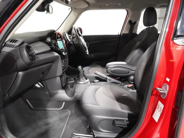 MINI クーパー 禁煙車 ワンオーナー コンフォートアクセス パーキングアシスト バックカメラ 前後障害物センサー LEDヘッドライト/フォグランプ ストレージコンパートメントパッケージ 純正ナビ ETC 整備付(12枚目)