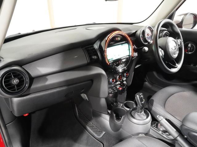 MINI クーパー 禁煙車 ワンオーナー コンフォートアクセス パーキングアシスト バックカメラ 前後障害物センサー LEDヘッドライト/フォグランプ ストレージコンパートメントパッケージ 純正ナビ ETC 整備付(15枚目)