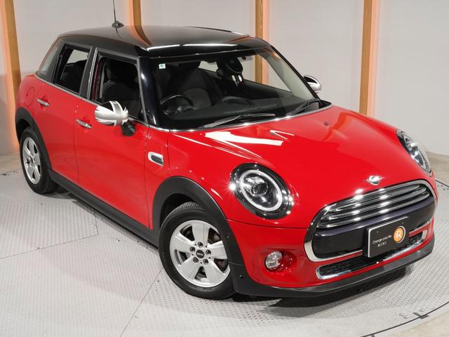 MINI クーパー 禁煙車 ワンオーナー コンフォートアクセス パーキングアシスト バックカメラ 前後障害物センサー LEDヘッドライト/フォグランプ ストレージコンパートメントパッケージ 純正ナビ ETC 整備付(19枚目)
