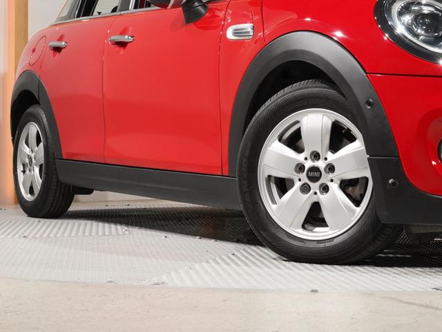 MINI クーパー 禁煙車 ワンオーナー コンフォートアクセス パーキングアシスト バックカメラ 前後障害物センサー LEDヘッドライト/フォグランプ ストレージコンパートメントパッケージ 純正ナビ ETC 整備付(20枚目)