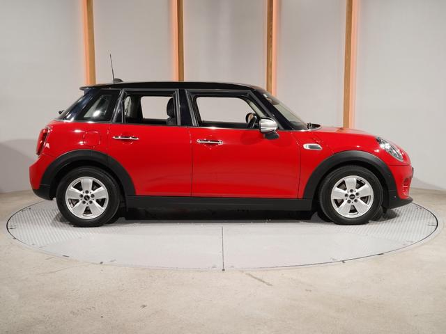 MINI クーパー 禁煙車 ワンオーナー コンフォートアクセス パーキングアシスト バックカメラ 前後障害物センサー LEDヘッドライト/フォグランプ ストレージコンパートメントパッケージ 純正ナビ ETC 整備付(23枚目)