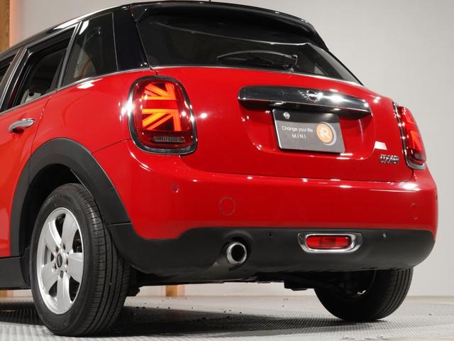 MINI クーパー 禁煙車 ワンオーナー コンフォートアクセス パーキングアシスト バックカメラ 前後障害物センサー LEDヘッドライト/フォグランプ ストレージコンパートメントパッケージ 純正ナビ ETC 整備付(26枚目)