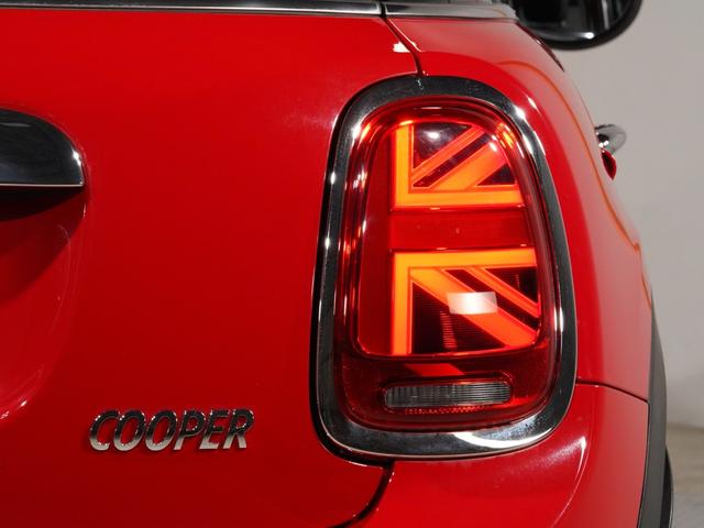 MINI クーパー 禁煙車 ワンオーナー コンフォートアクセス パーキングアシスト バックカメラ 前後障害物センサー LEDヘッドライト/フォグランプ ストレージコンパートメントパッケージ 純正ナビ ETC 整備付(27枚目)