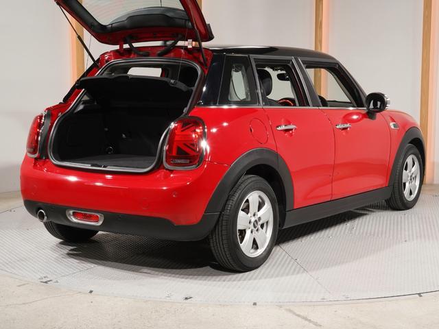 MINI クーパー 禁煙車 ワンオーナー コンフォートアクセス パーキングアシスト バックカメラ 前後障害物センサー LEDヘッドライト/フォグランプ ストレージコンパートメントパッケージ 純正ナビ ETC 整備付(28枚目)