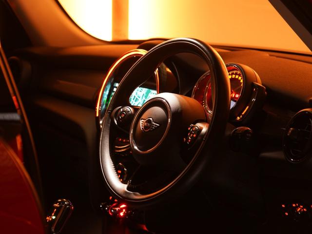 MINI クーパー 禁煙車 ワンオーナー コンフォートアクセス パーキングアシスト バックカメラ 前後障害物センサー LEDヘッドライト/フォグランプ ストレージコンパートメントパッケージ 純正ナビ ETC 整備付(40枚目)