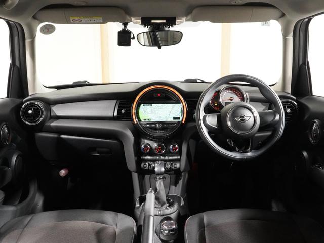 MINI クーパー 禁煙車 ワンオーナー 純正ナビ バックカメラ リア障害物センサー ストレージコンパートメントパッケージ LEDヘッドライト/LEDフロントフォグランプ ETC 整備付(4枚目)
