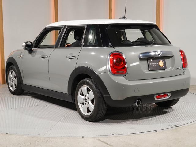 MINI クーパー 禁煙車 ワンオーナー 純正ナビ バックカメラ リア障害物センサー ストレージコンパートメントパッケージ LEDヘッドライト/LEDフロントフォグランプ ETC 整備付(10枚目)