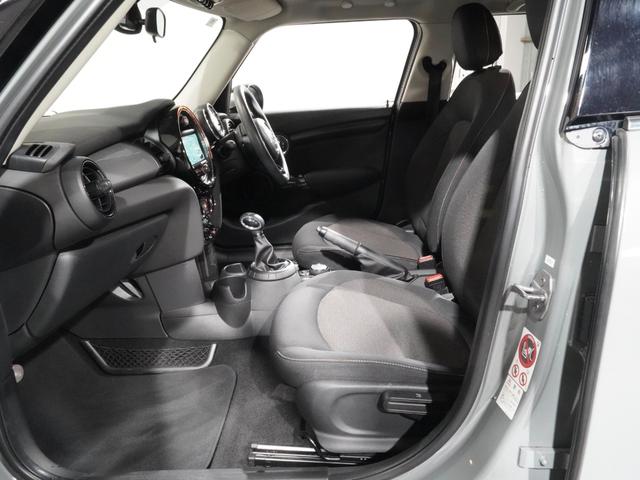 MINI クーパー 禁煙車 ワンオーナー 純正ナビ バックカメラ リア障害物センサー ストレージコンパートメントパッケージ LEDヘッドライト/LEDフロントフォグランプ ETC 整備付(12枚目)