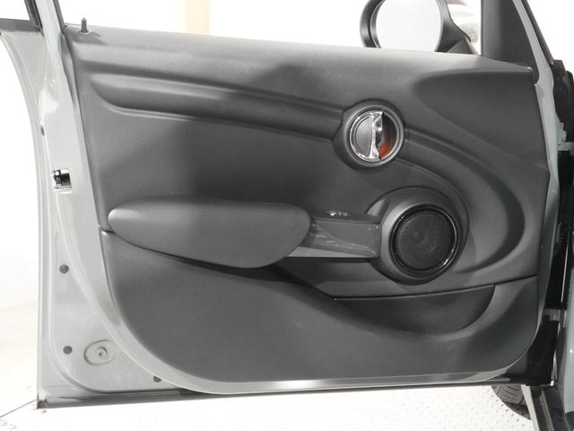 MINI クーパー 禁煙車 ワンオーナー 純正ナビ バックカメラ リア障害物センサー ストレージコンパートメントパッケージ LEDヘッドライト/LEDフロントフォグランプ ETC 整備付(14枚目)