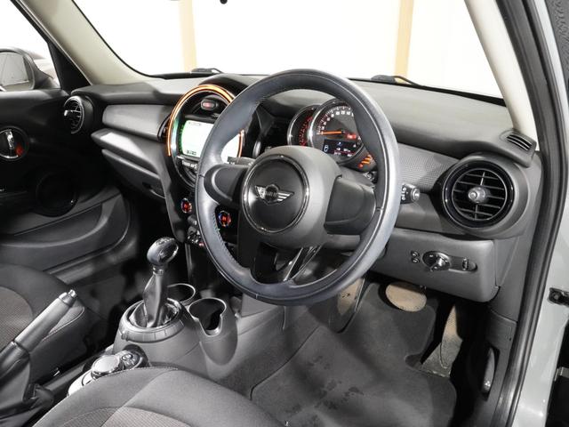 MINI クーパー 禁煙車 ワンオーナー 純正ナビ バックカメラ リア障害物センサー ストレージコンパートメントパッケージ LEDヘッドライト/LEDフロントフォグランプ ETC 整備付(16枚目)
