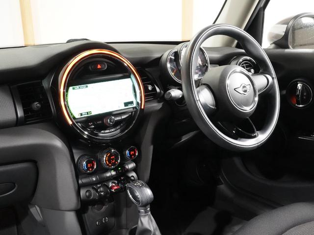 MINI クーパー 禁煙車 ワンオーナー 純正ナビ バックカメラ リア障害物センサー ストレージコンパートメントパッケージ LEDヘッドライト/LEDフロントフォグランプ ETC 整備付(18枚目)