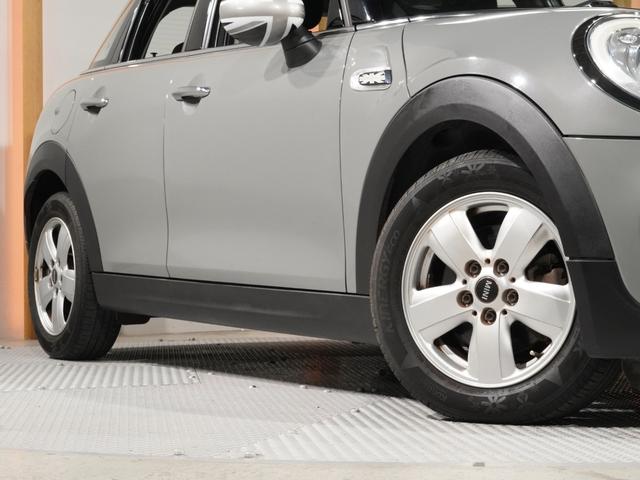 MINI クーパー 禁煙車 ワンオーナー 純正ナビ バックカメラ リア障害物センサー ストレージコンパートメントパッケージ LEDヘッドライト/LEDフロントフォグランプ ETC 整備付(20枚目)