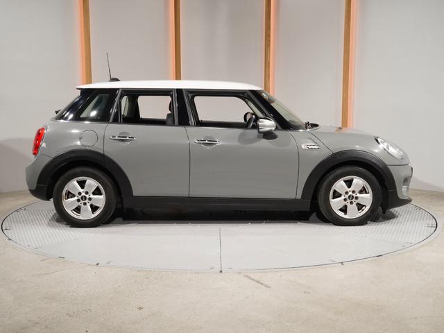 MINI クーパー 禁煙車 ワンオーナー 純正ナビ バックカメラ リア障害物センサー ストレージコンパートメントパッケージ LEDヘッドライト/LEDフロントフォグランプ ETC 整備付(23枚目)