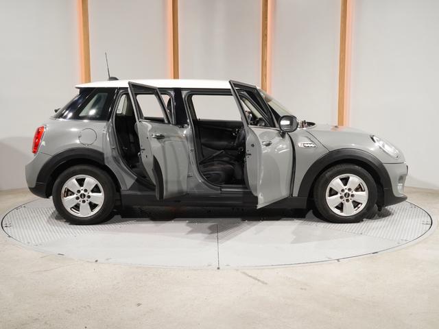 MINI クーパー 禁煙車 ワンオーナー 純正ナビ バックカメラ リア障害物センサー ストレージコンパートメントパッケージ LEDヘッドライト/LEDフロントフォグランプ ETC 整備付(24枚目)