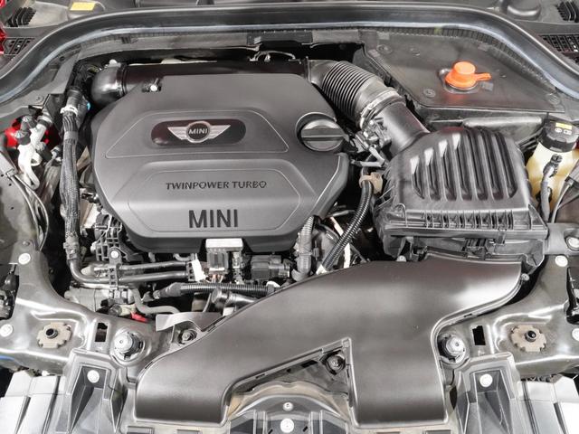 MINI クーパーSD シートヒーター アラームシステム パーキングアシスト バックカメラ 前後障害物センサー ドライビングモード アクティブクルコン インテリアサーフェス/Yoursスタイル 純正ナビ ETC2.0 整備付(7枚目)