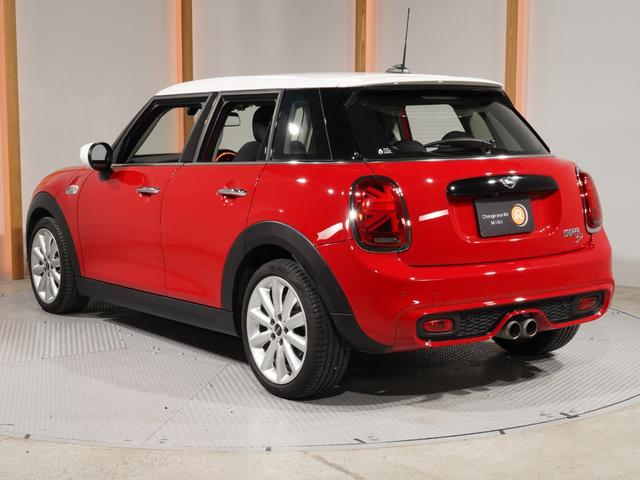 MINI クーパーSD シートヒーター アラームシステム パーキングアシスト バックカメラ 前後障害物センサー ドライビングモード アクティブクルコン インテリアサーフェス/Yoursスタイル 純正ナビ ETC2.0 整備付(10枚目)