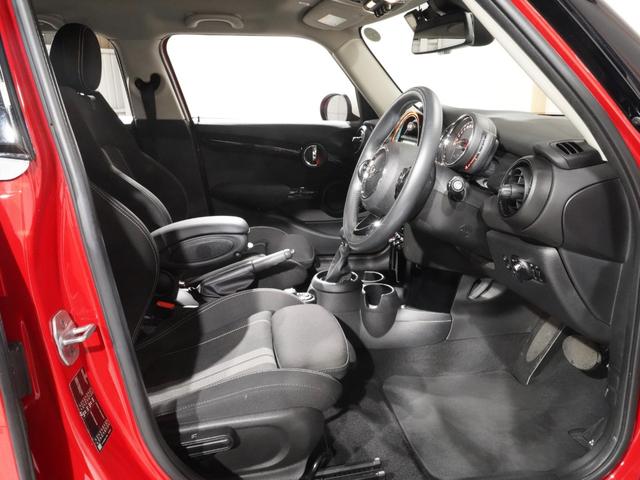 MINI クーパーSD シートヒーター アラームシステム パーキングアシスト バックカメラ 前後障害物センサー ドライビングモード アクティブクルコン インテリアサーフェス/Yoursスタイル 純正ナビ ETC2.0 整備付(13枚目)