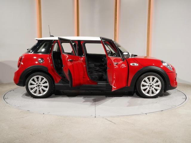 MINI クーパーSD シートヒーター アラームシステム パーキングアシスト バックカメラ 前後障害物センサー ドライビングモード アクティブクルコン インテリアサーフェス/Yoursスタイル 純正ナビ ETC2.0 整備付(24枚目)