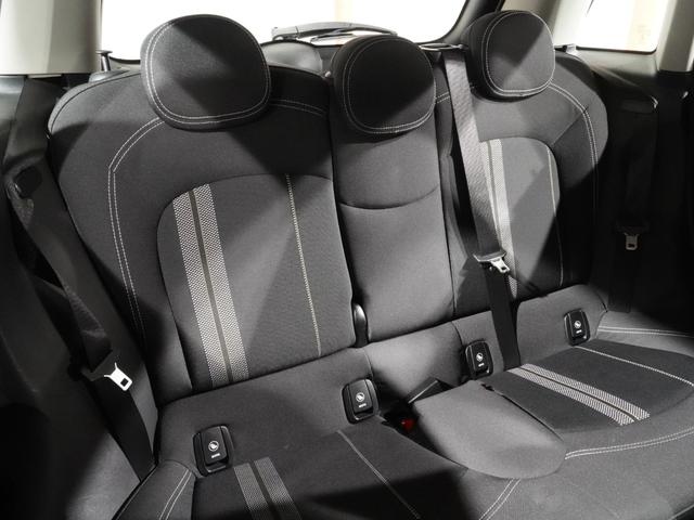 MINI クーパーSD シートヒーター アラームシステム パーキングアシスト バックカメラ 前後障害物センサー ドライビングモード アクティブクルコン インテリアサーフェス/Yoursスタイル 純正ナビ ETC2.0 整備付(34枚目)