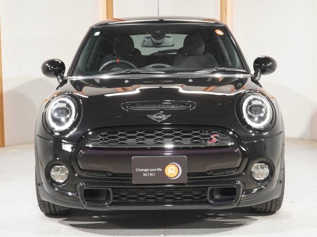 MINI クーパーS パーキングアシスト バックカメラ 前後障害物センサー JCWステアリング/ホイール ドライビングモード ストレージコンパートメントパッケージ アクティブクルコン 純正ナビ ETC2.0 整備付(8枚目)