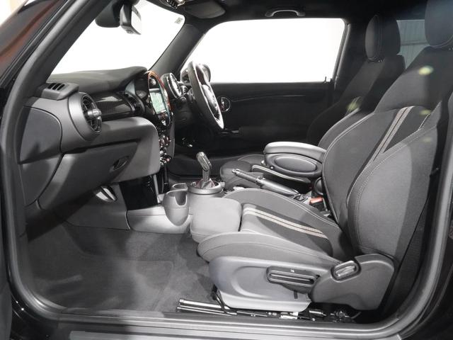 MINI クーパーS パーキングアシスト バックカメラ 前後障害物センサー JCWステアリング/ホイール ドライビングモード ストレージコンパートメントパッケージ アクティブクルコン 純正ナビ ETC2.0 整備付(12枚目)