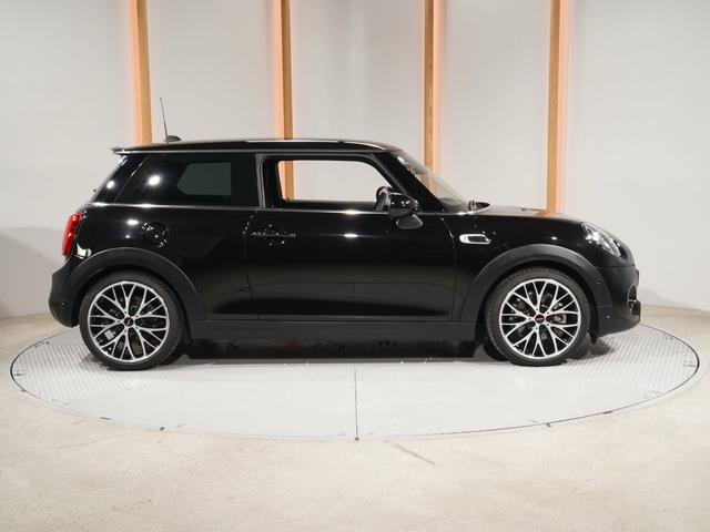 MINI クーパーS パーキングアシスト バックカメラ 前後障害物センサー JCWステアリング/ホイール ドライビングモード ストレージコンパートメントパッケージ アクティブクルコン 純正ナビ ETC2.0 整備付(23枚目)